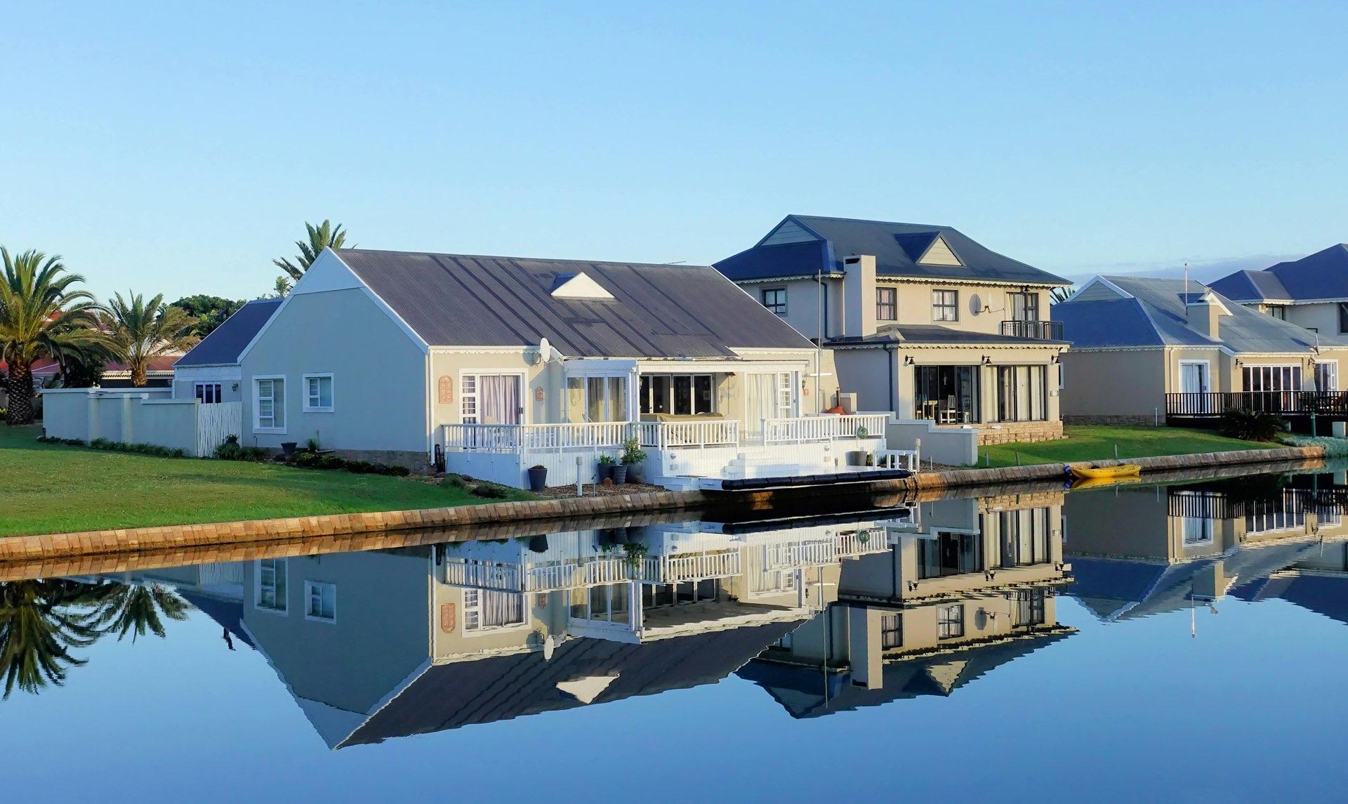 Photo of a house around a lake